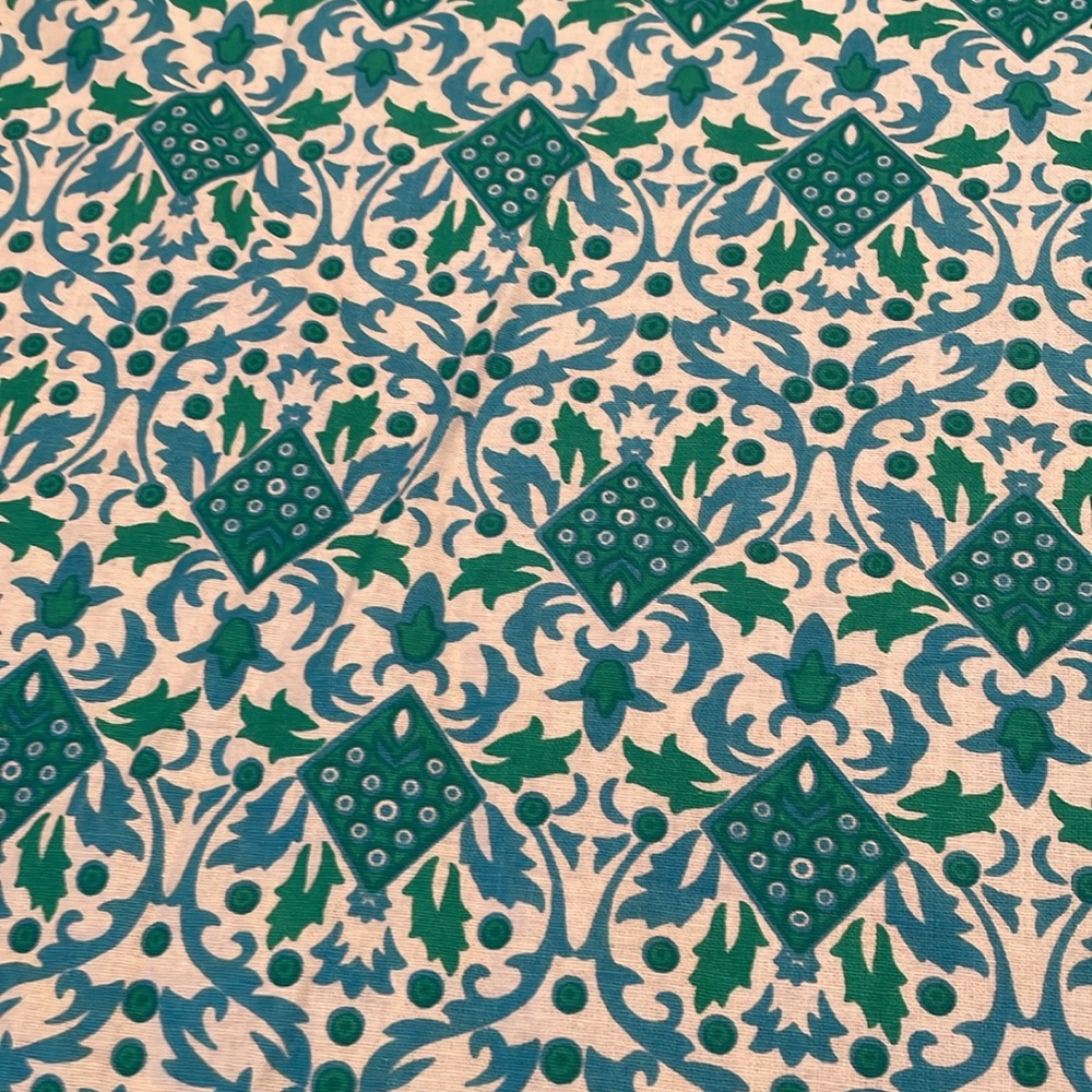 Nice tablecloth - Picture 6 of 7